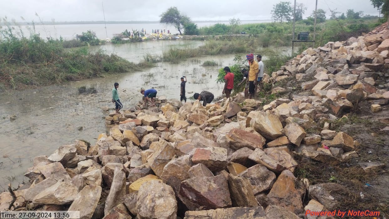Anti-erosion material flowed due to increase in water level of Mohana river