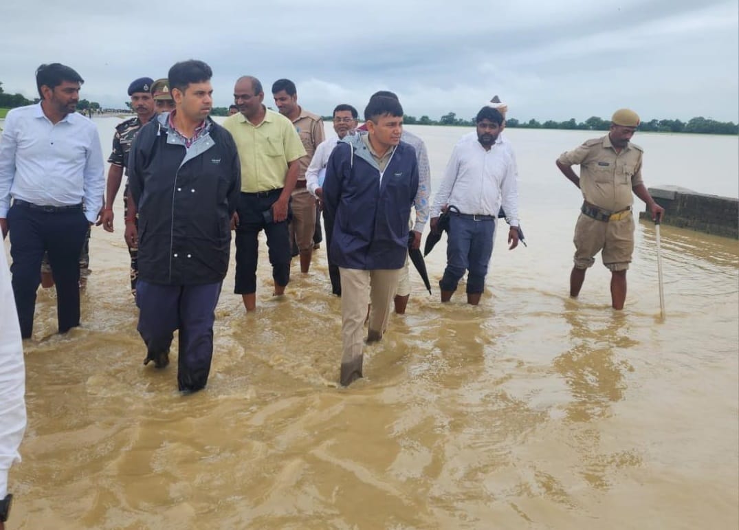 Gandak-Mahav above danger mark... water level of other rivers rising rapidly