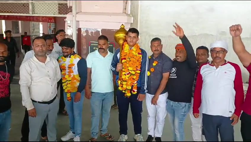 15 year old wrestler from Damoh won the gold medal by defeating the wrestler from Indore
