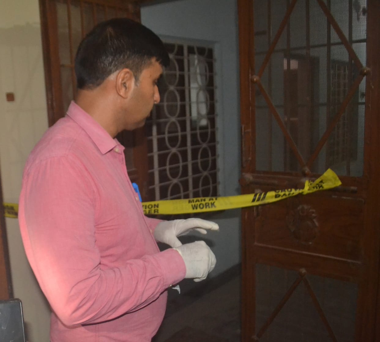 Cash and jewelery stolen by breaking locks of municipal contractor's locked house
