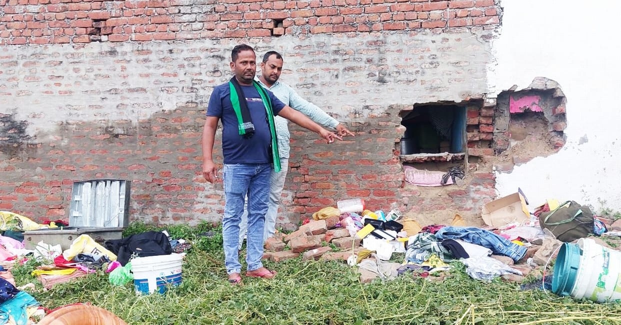 Goods worth lakhs including Rs 4 lakh stolen from two houses in Jarifnagar