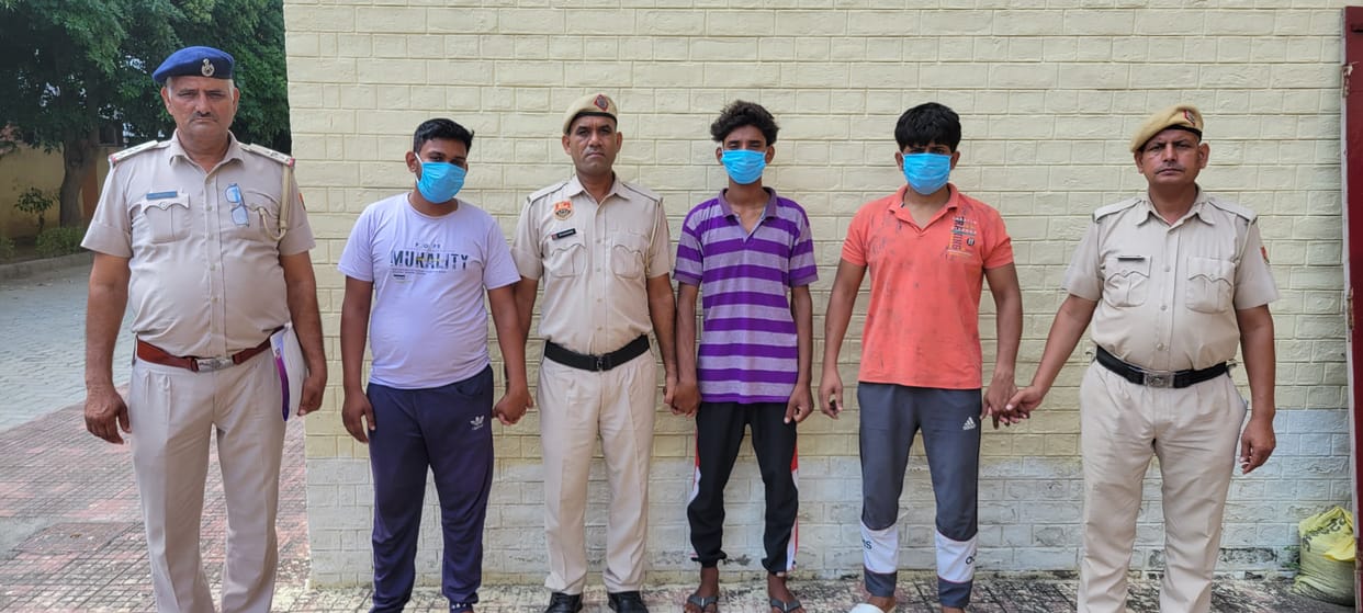 Three accused arrested in case of snatching car at gunpoint