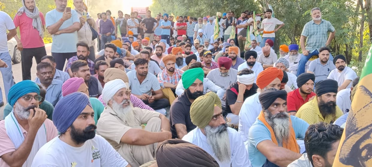 Clashes between farmers and police
