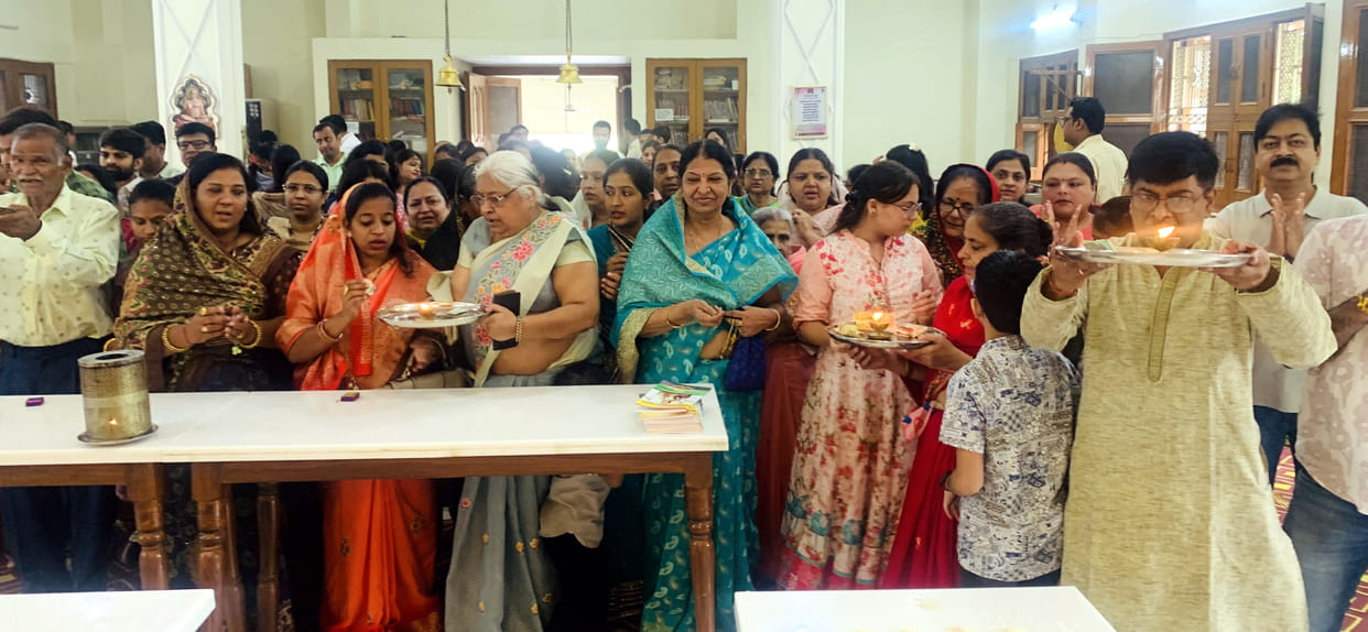 Exciting Bhaktamar recitation took place in Jain temple