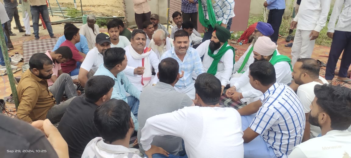 Case of rejection of nomination papers, officers kept trying to end the protest, but did not get success