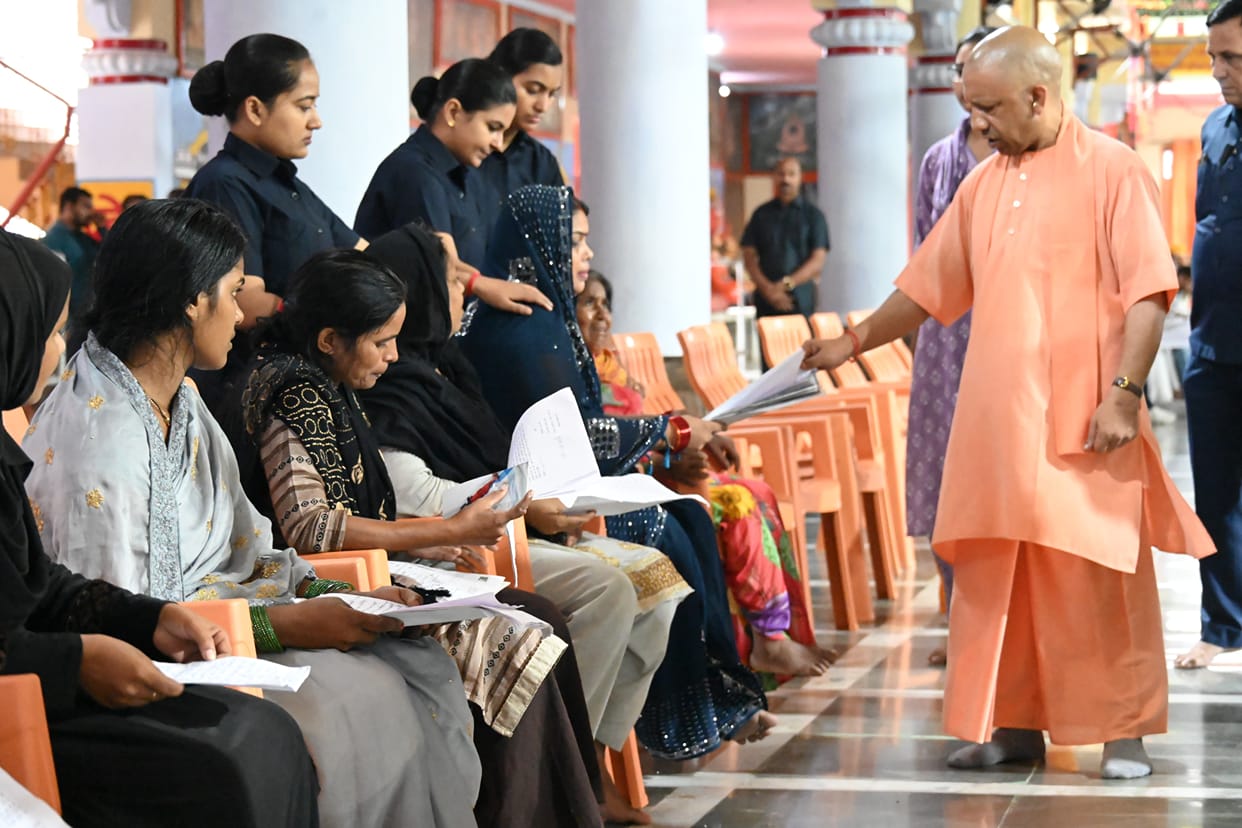 Gorakhpur News: Solve public problems with sensitivity, negligence is unforgivable