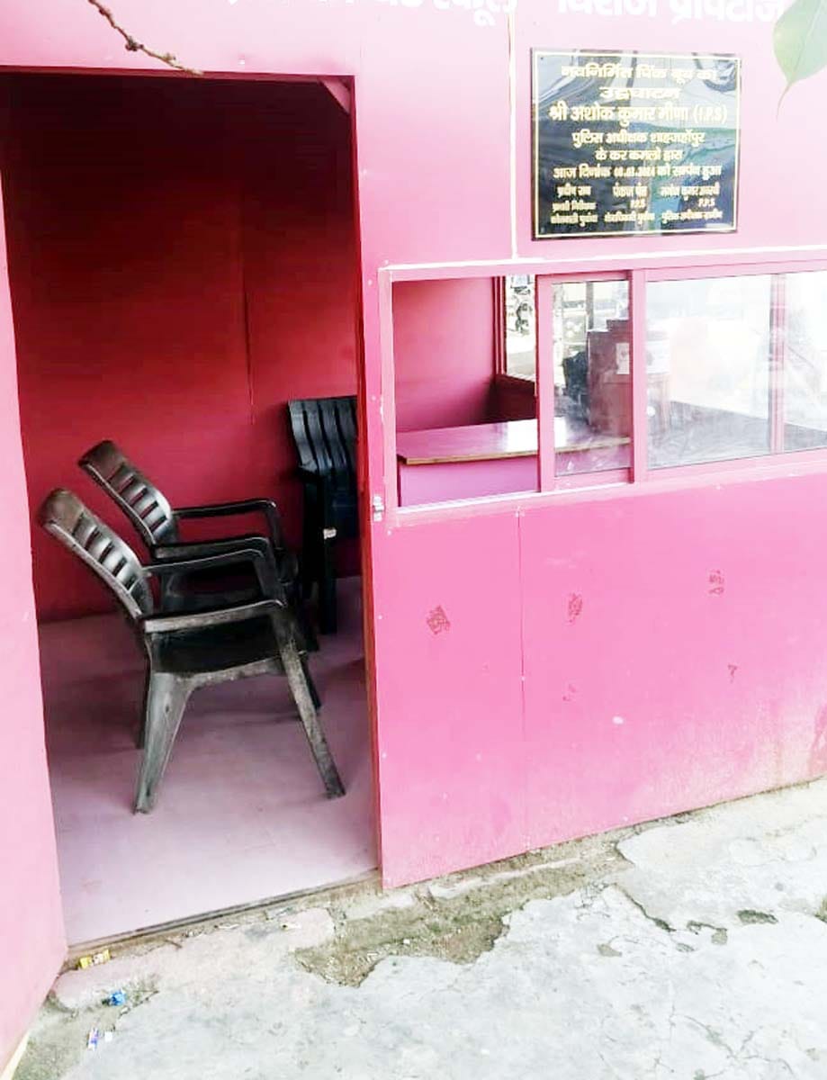 The pink booth of Rajiv Chowk of Puwayan is of no use but name