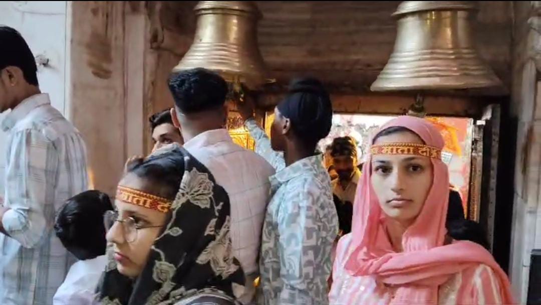 Less number of devotees arrived in Chintpurni, darshan took place within few minutes