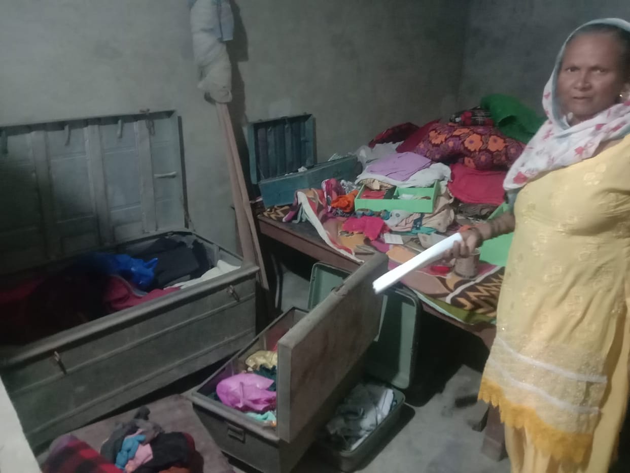Thieves entered the house through the roof and stole goods worth lakhs