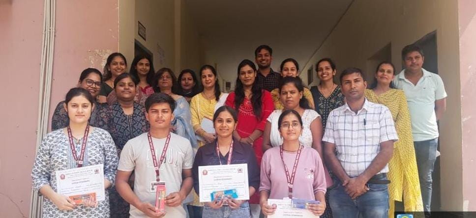 Kirti first in extempore competition