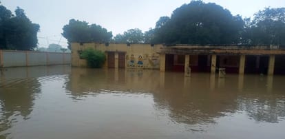 IMD Weather Updates Cyclone Bay of Bengal Karnataka Andhra Tamil Nadu Heavy Rain Railway Train Running