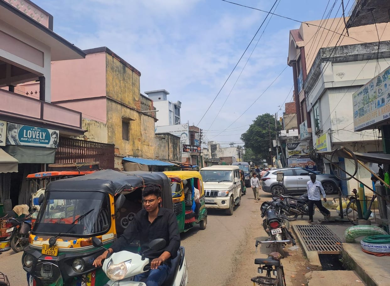 Due to encroachment, people kept struggling with jam from Lavela to Nai Sarai