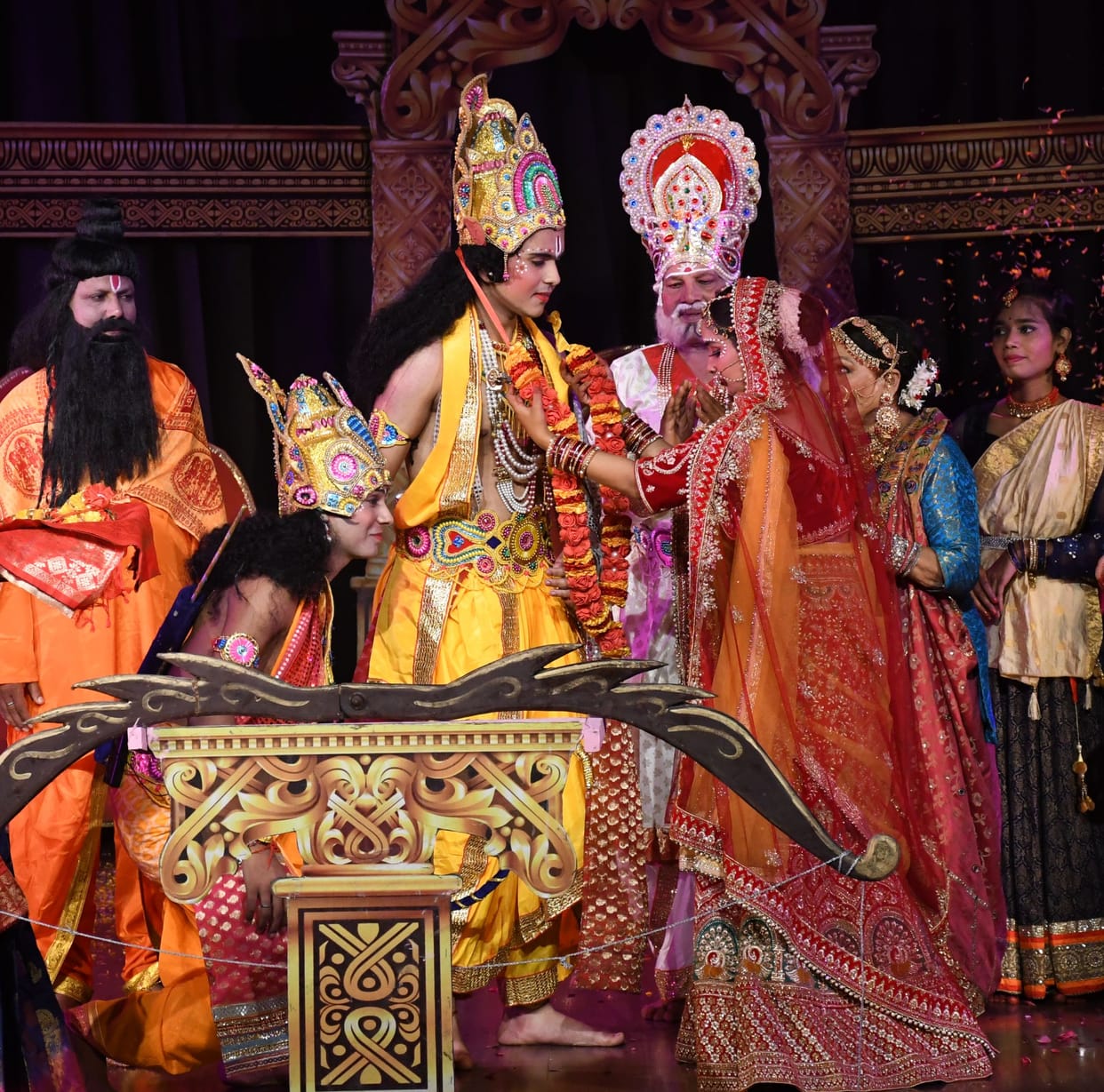 More than a hundred artists presented the concept of Shri Ram Sahastranam on stage.