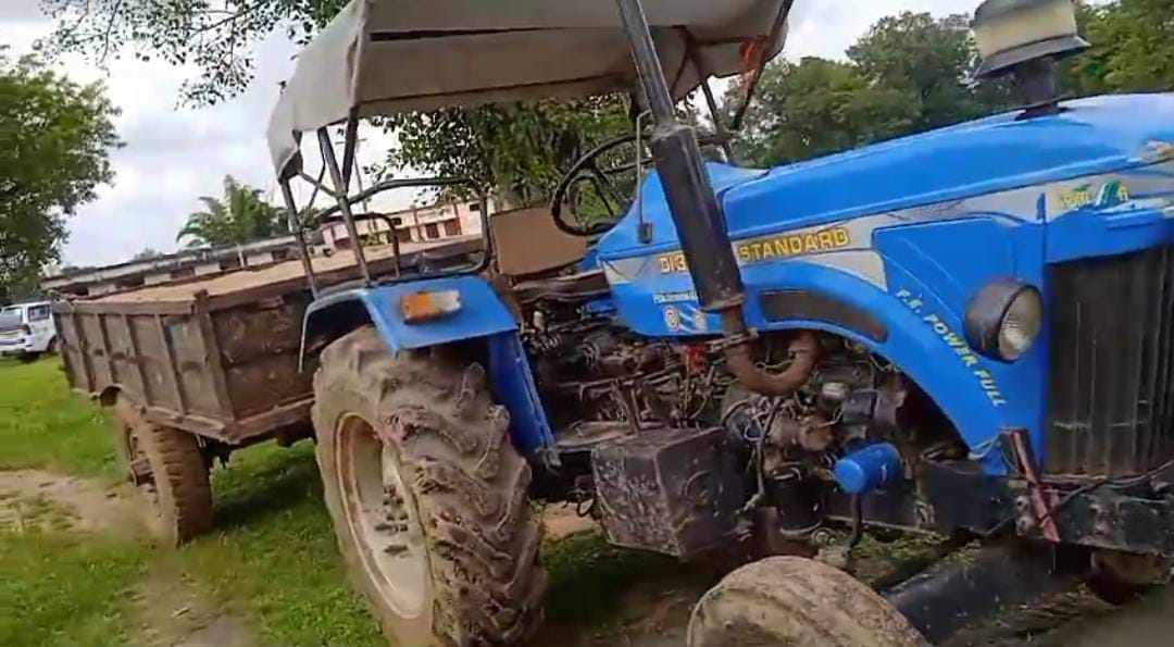 Mafia is carrying out illegal mining and transportation of sand in broad daylight