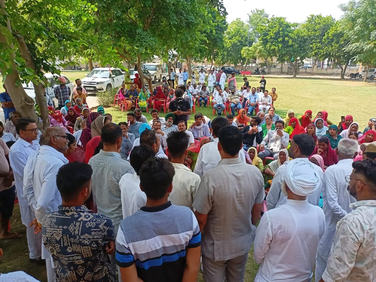 Issues of employees, laborers and farmers raised in public meeting