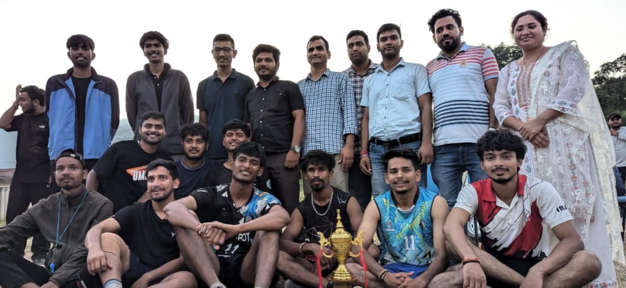 Garhwal Rifles won the title of volleyball competition