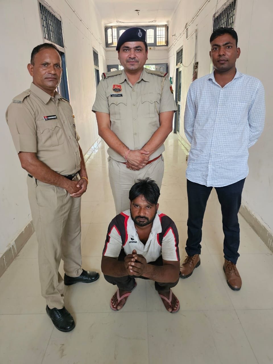 Accused arrested for stealing jewelery by breaking the lock of a woman who had gone to her parents' house