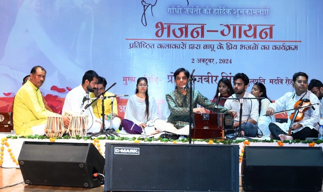 Gandhi and Shastri were paid homage with bhajans