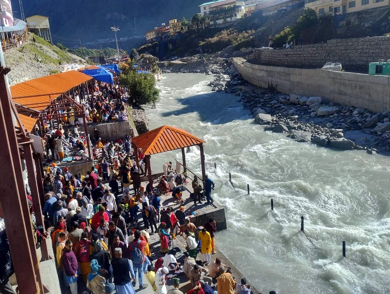 Crowd gathered in Brahmakapal for Pind Daan on Pitru Amavasya