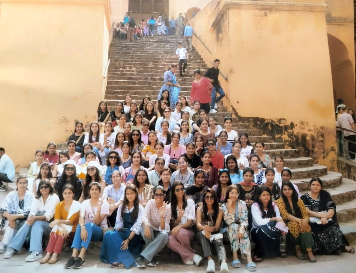 Girls students observed cultural heritage