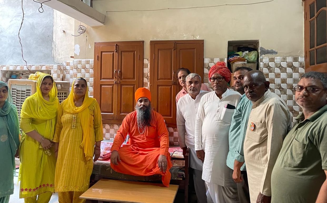 Swami Ram Muni Maharaj arrived to invite for the complete Kumbh Mela-2025.