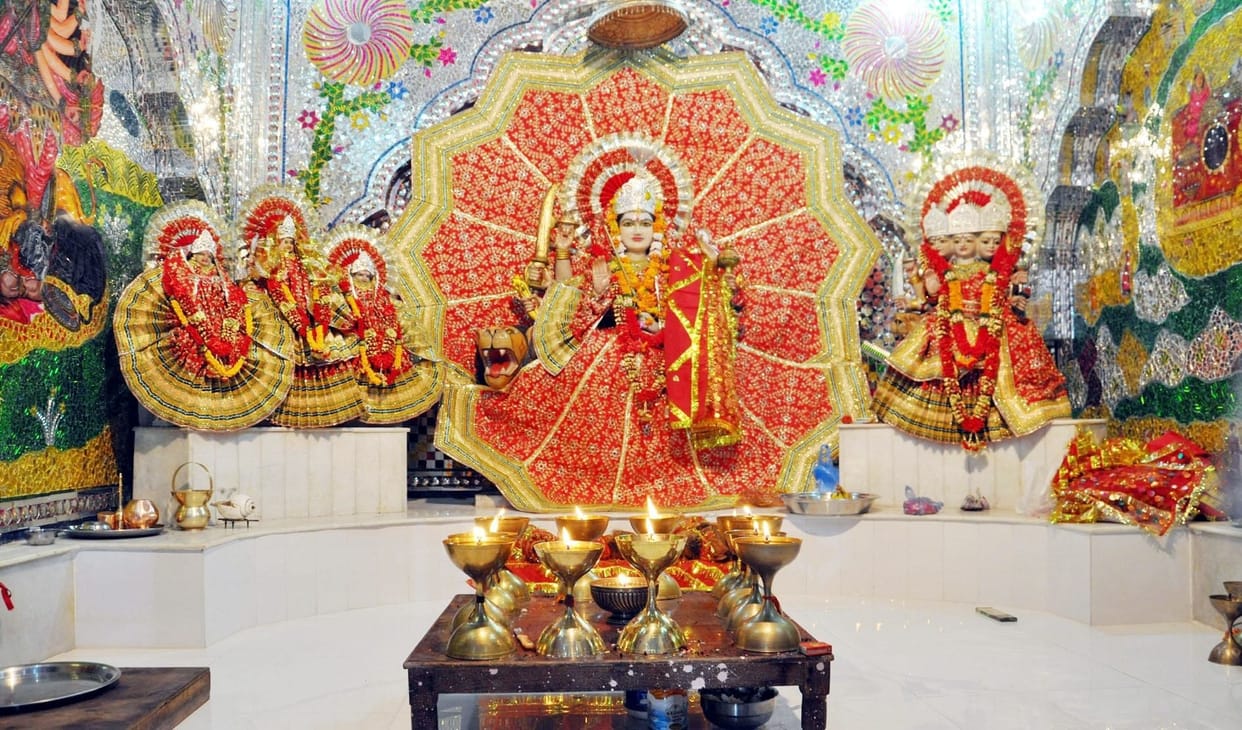 Perform Ghat Sthapana from 6.15 am to 7.22 am