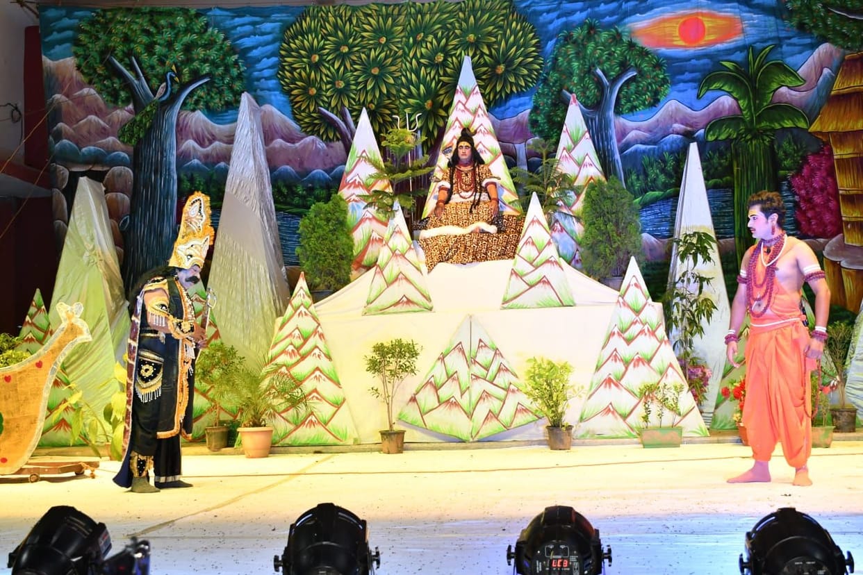 Even at the age of 71, Ghisa Ram brought alive the character of Ravana on stage.