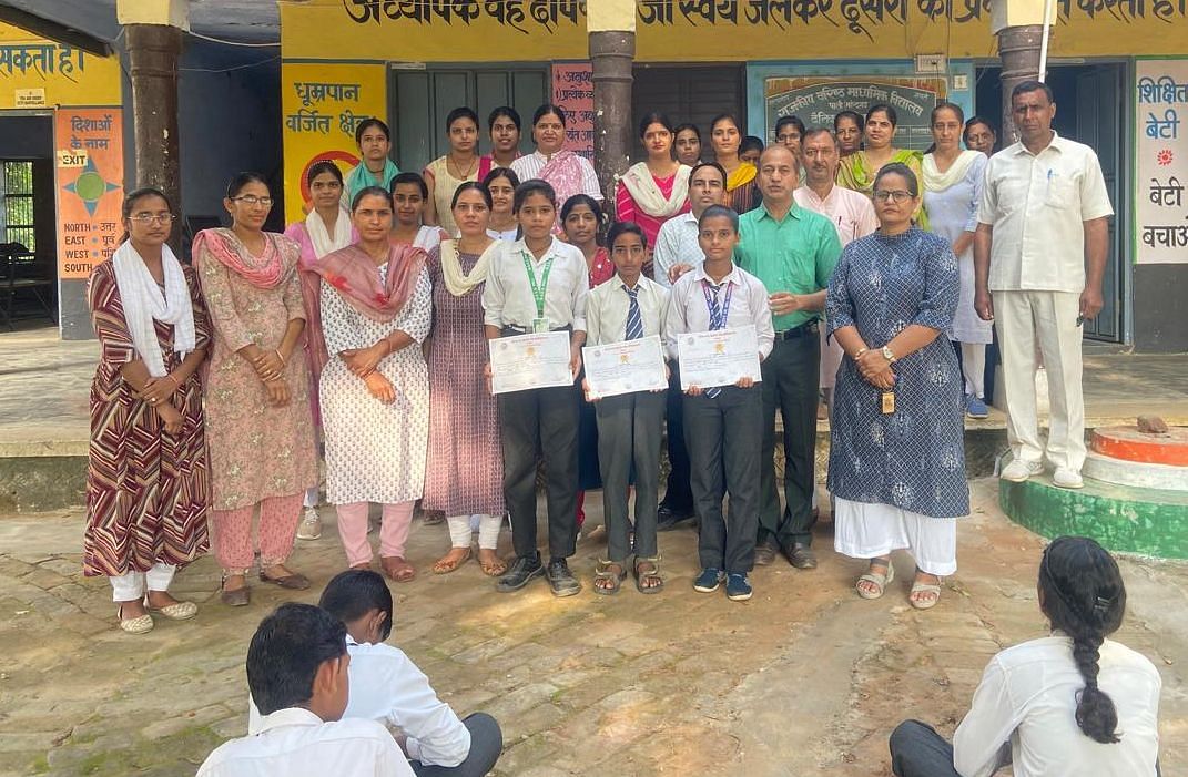 Payal of class 8 tops in essay competition