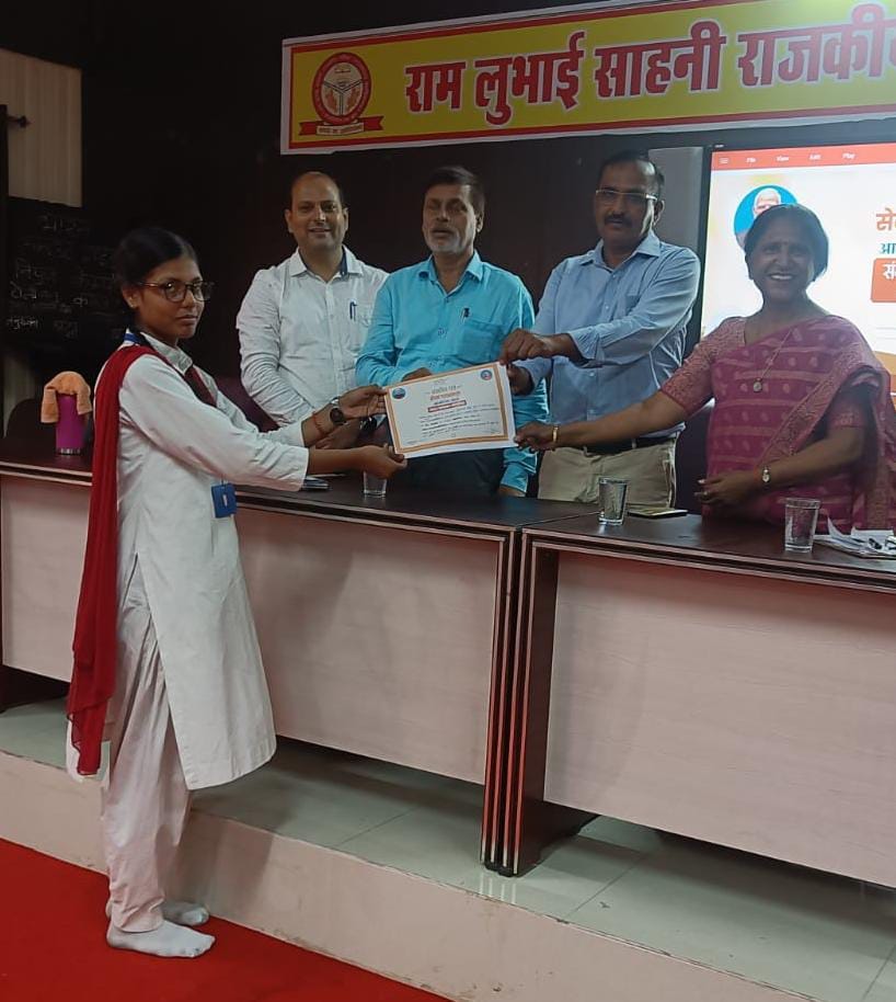 Riya Gangwar got first place in speech competition