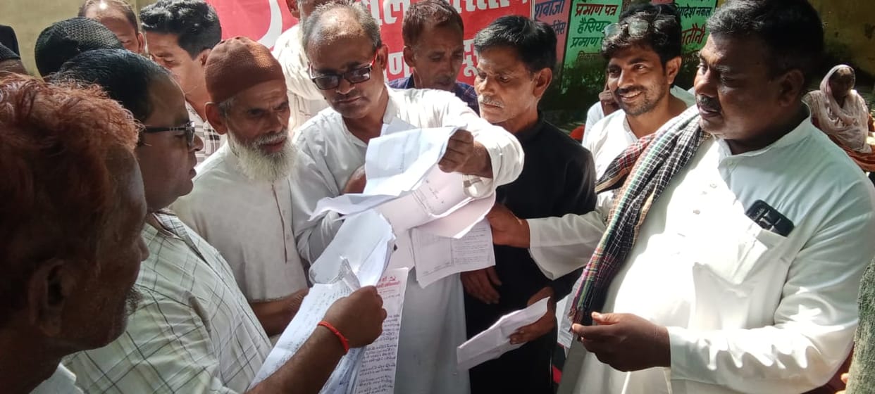 Demonstration against irregularities in housing and ration card verification