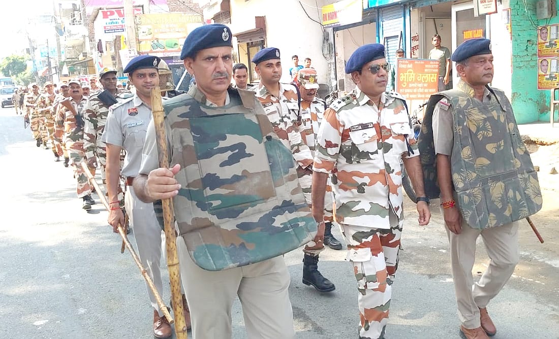 Police and ITBP conducted flag march in view of assembly elections