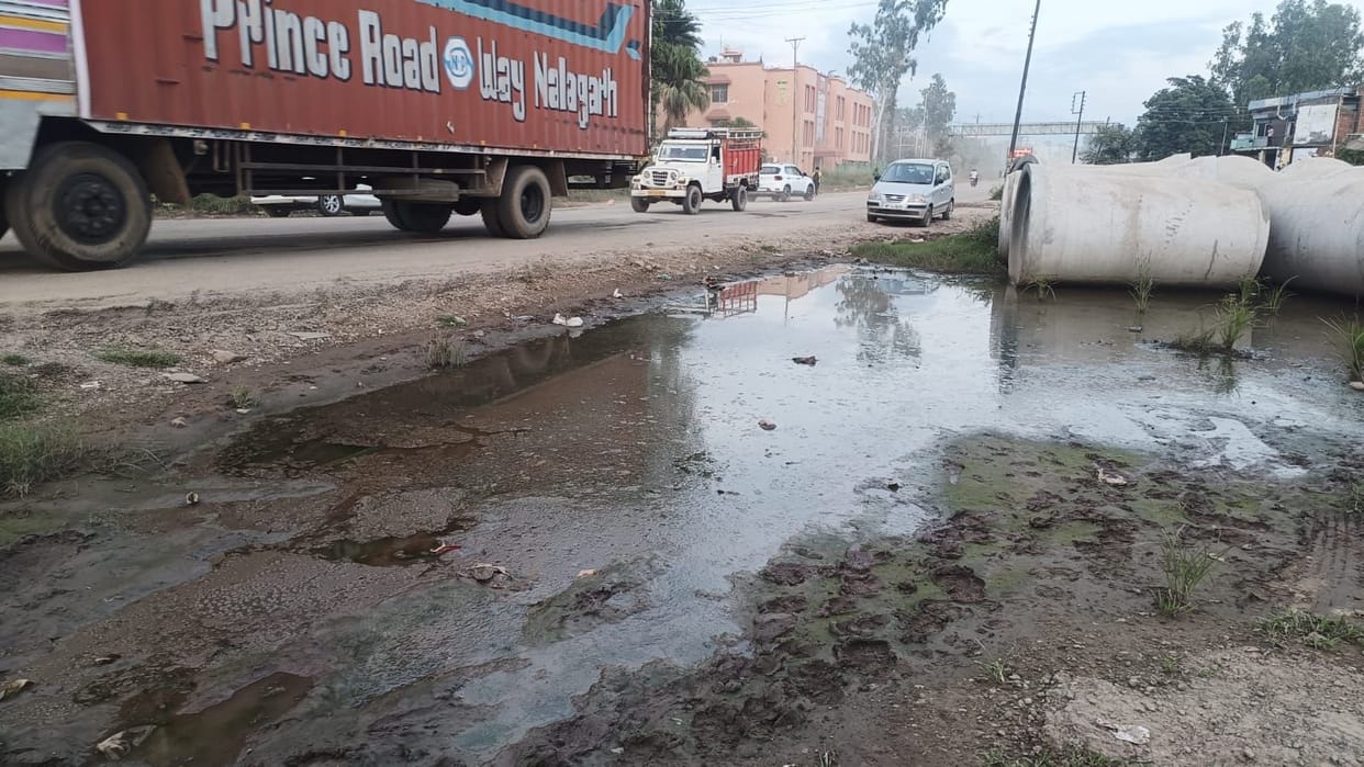 People are troubled by the sewage filth at many places in Baddi.