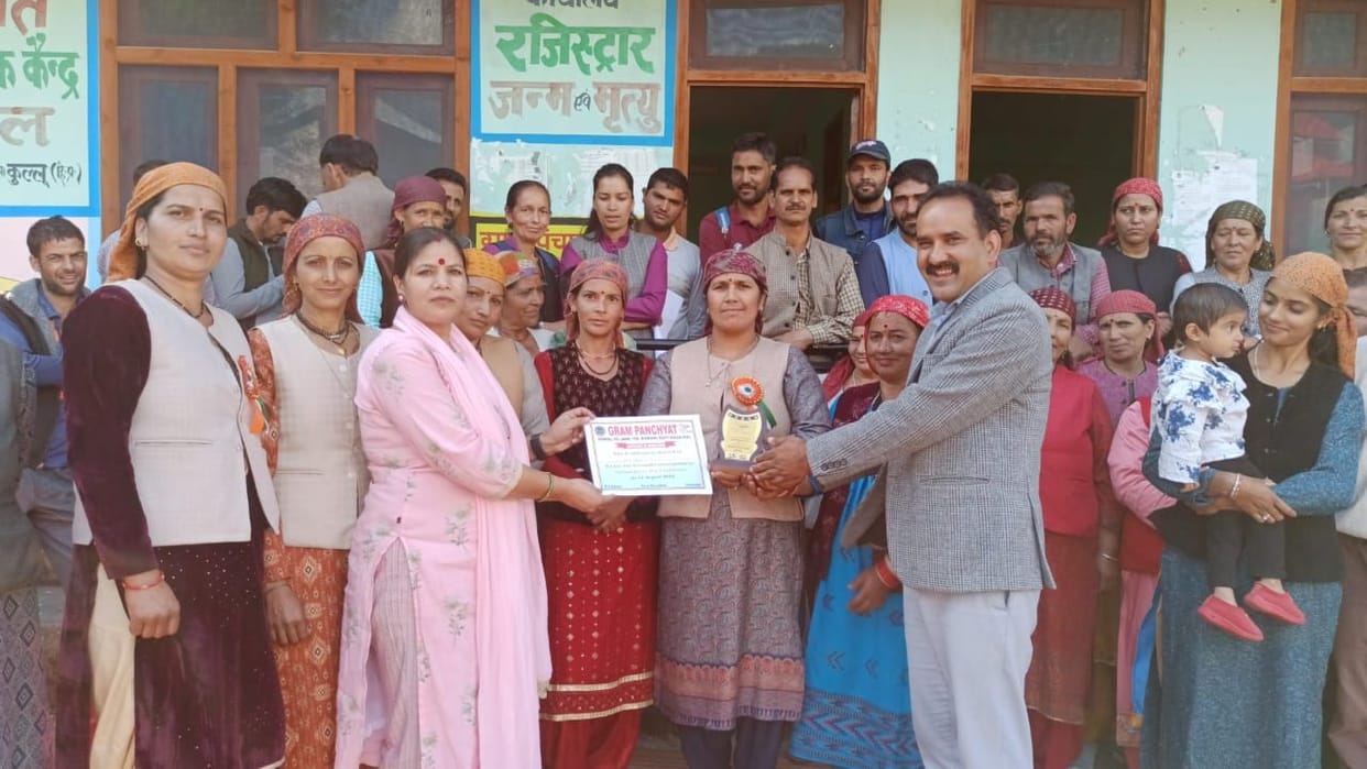 Mahila Mandal Baswari honored in Chail Gram Sabha