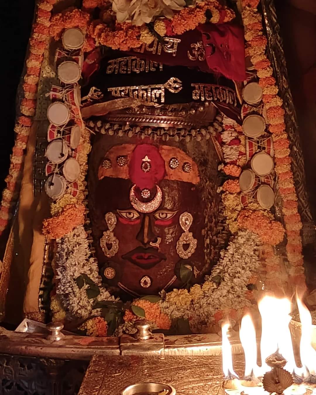 This is how Baba Mahakal was decorated on Navratri today