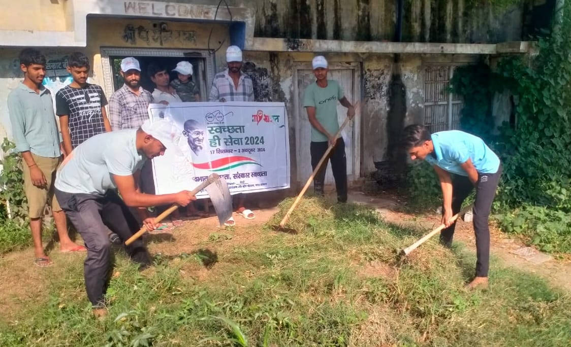 Youth gave message of cleanliness by cleaning