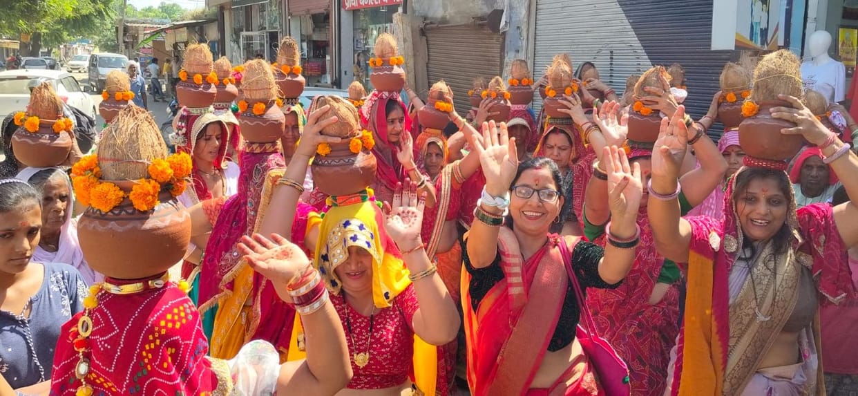 Before Shrimad Bhagwat Katha, 101 women took out Kalash Yatra