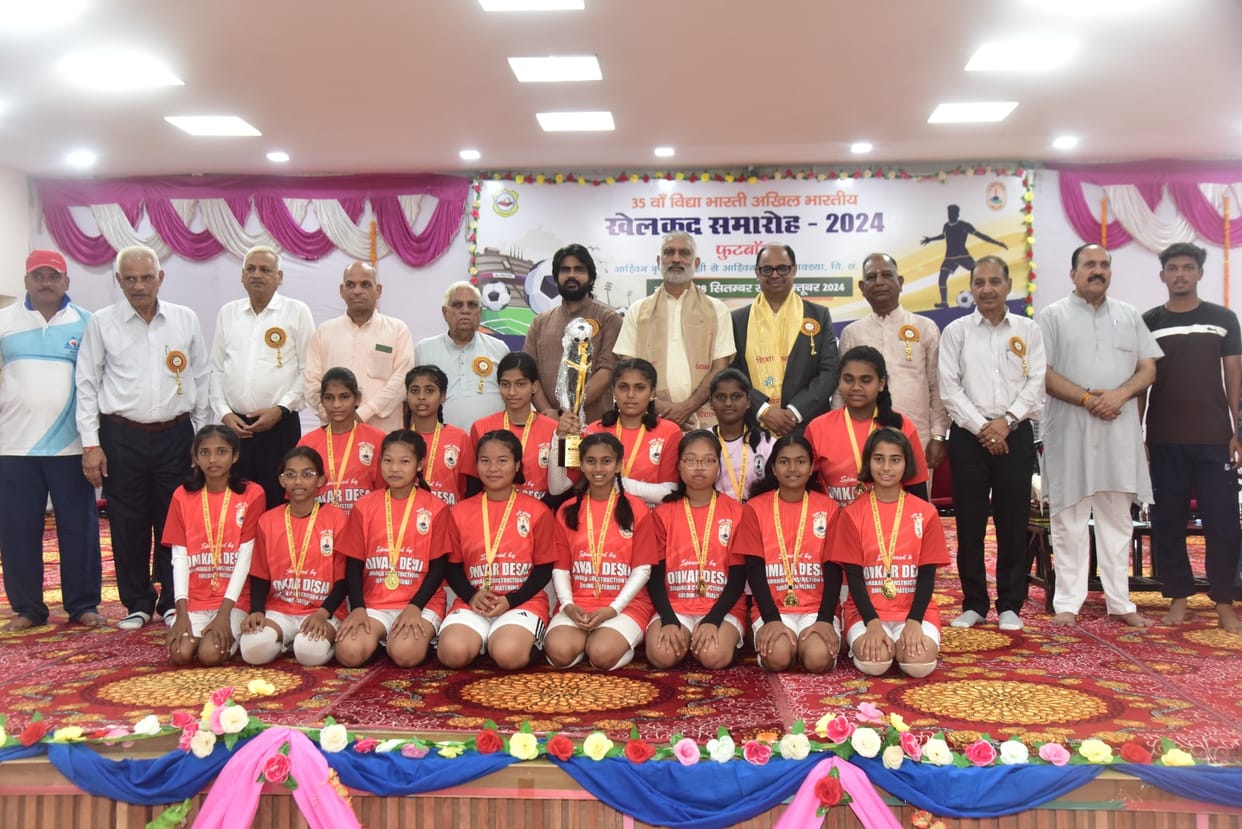 The top teams in football sports competition were honored