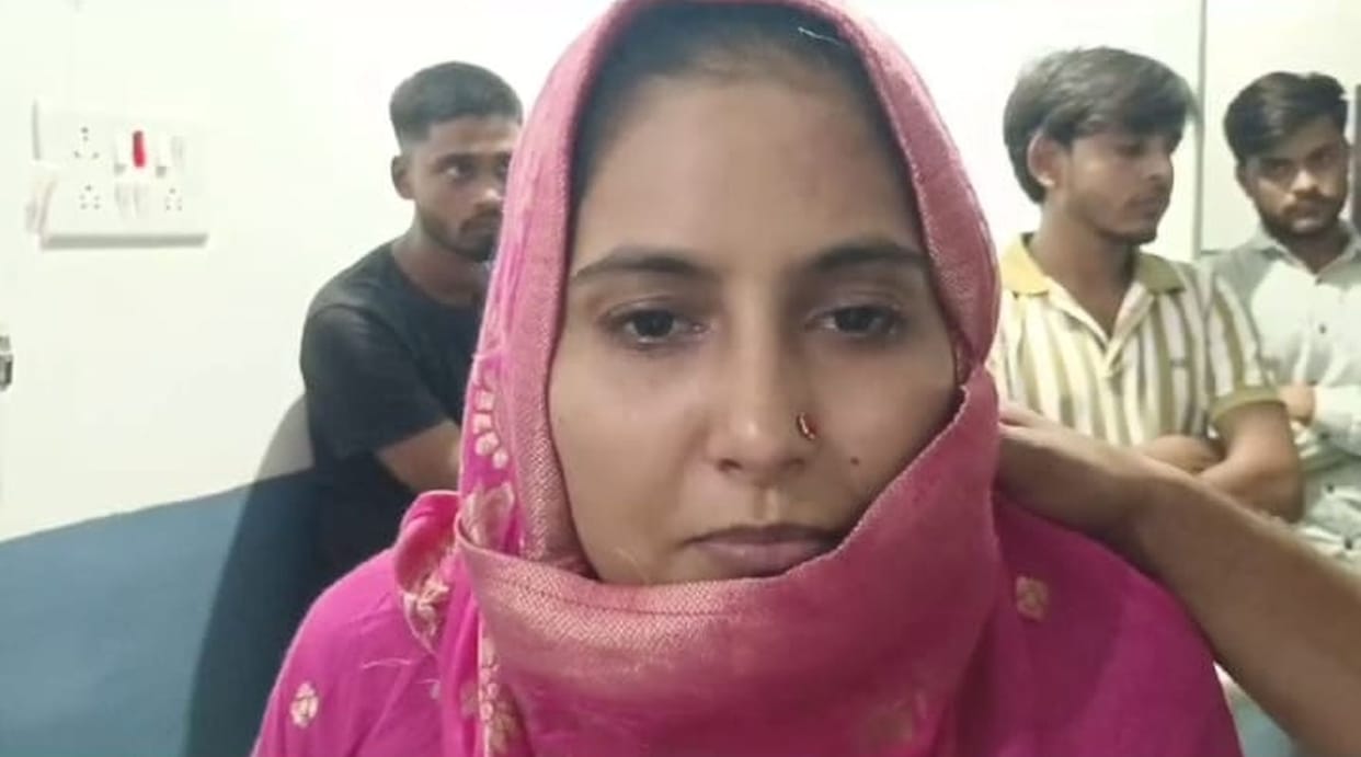 Masked criminals entered the house and looted lakhs