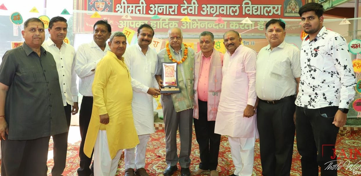 Told the contribution of Mahatma Gandhi