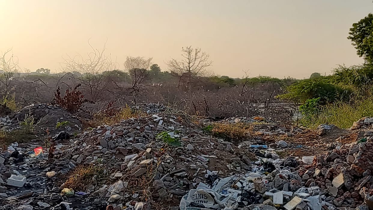 The foul smell on the mini bypass blocked the way for pedestrians, sewerage water was being released on CDLU land, the public health department could not connect it to the main line.