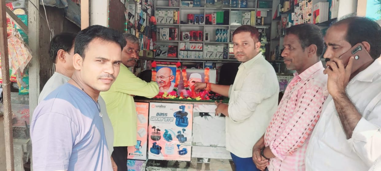 Tribute paid to Father of the Nation and former Prime Minister Shastri
