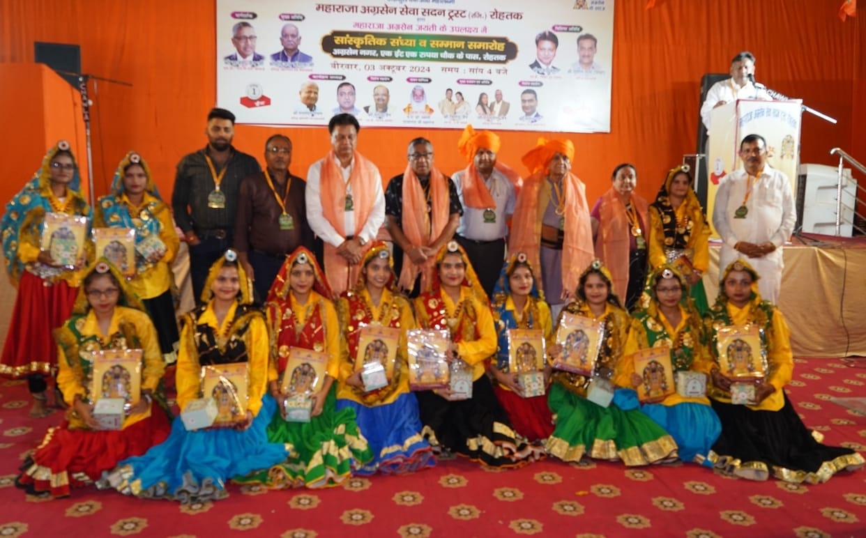 Winners honored with gifts on Agrasen Jayanti