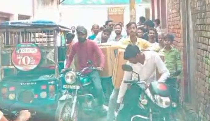 Electricians who came to install smart meter in Hathipur were chased away