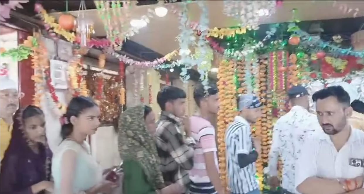 Three thousand devotees paid obeisance on the second Navratri