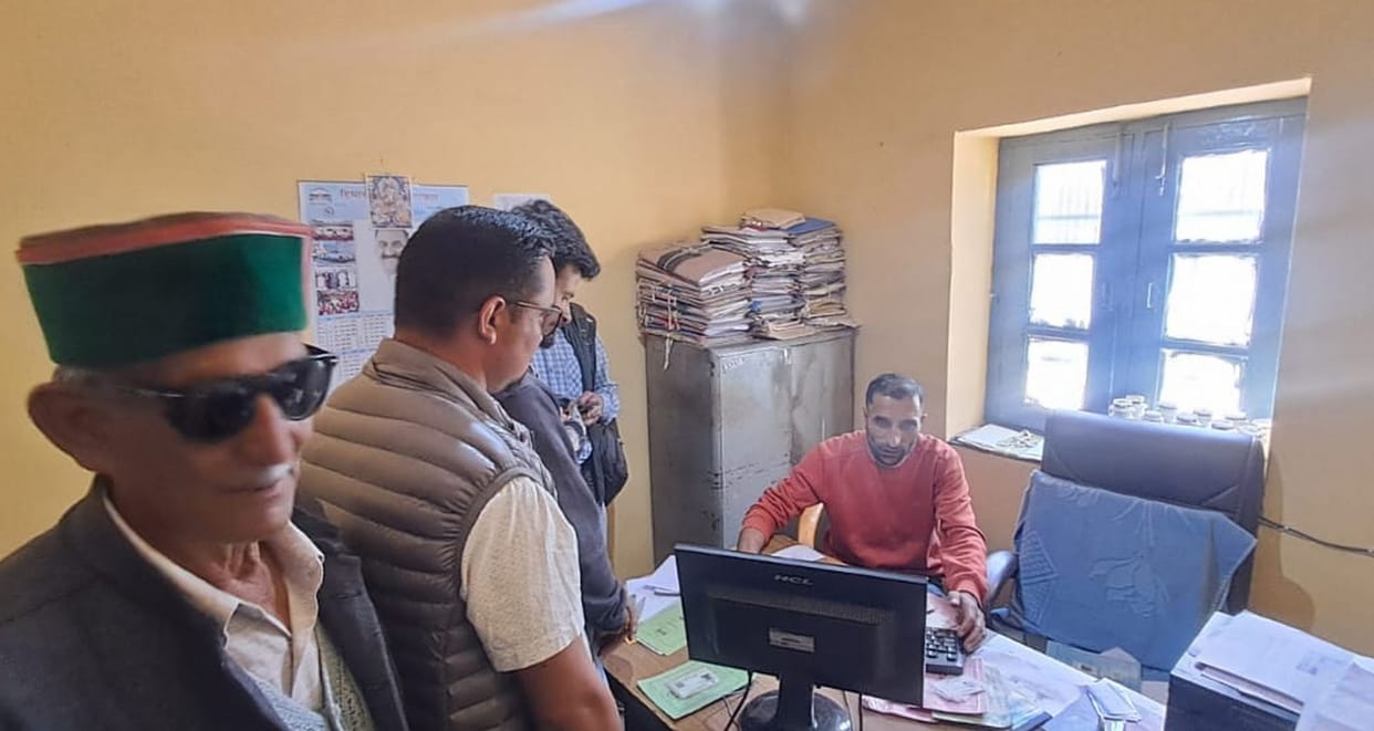 Crowd gathering in Pangi to make digital ration card