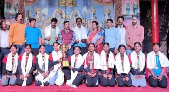 Winning volleyball team welcomed in Didihat