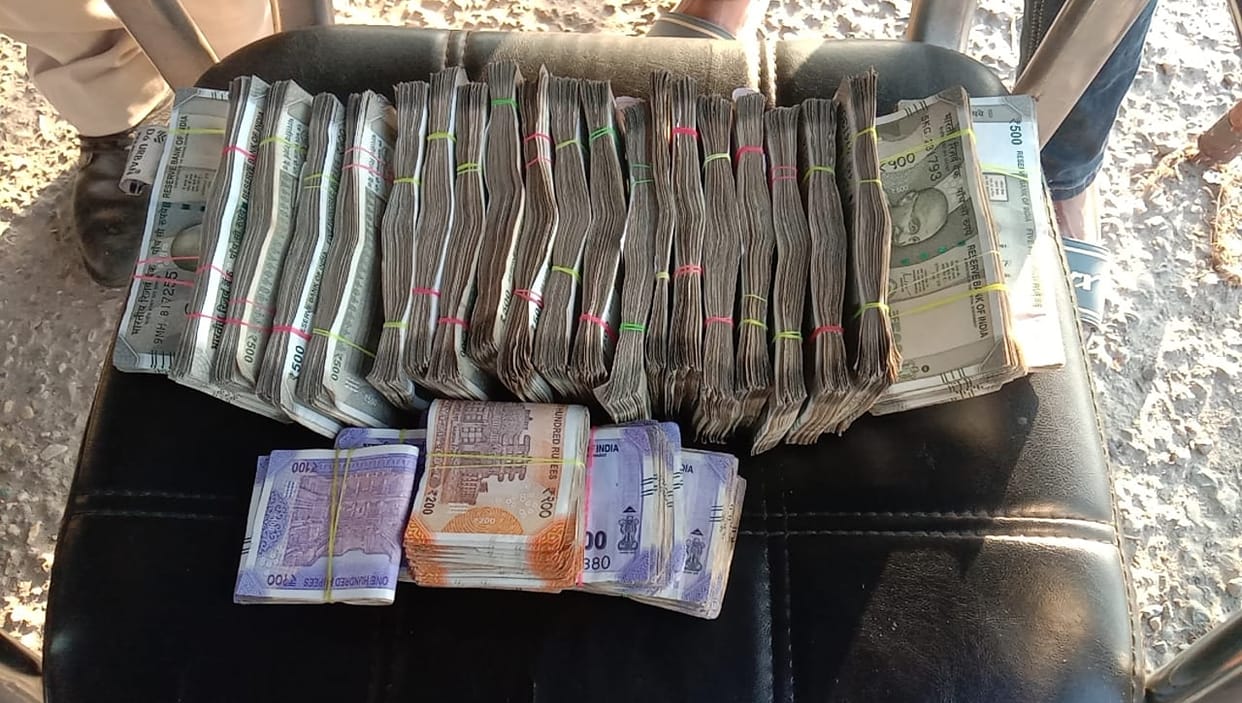 SST and police seized cash worth Rs 10.96 lakh from a car