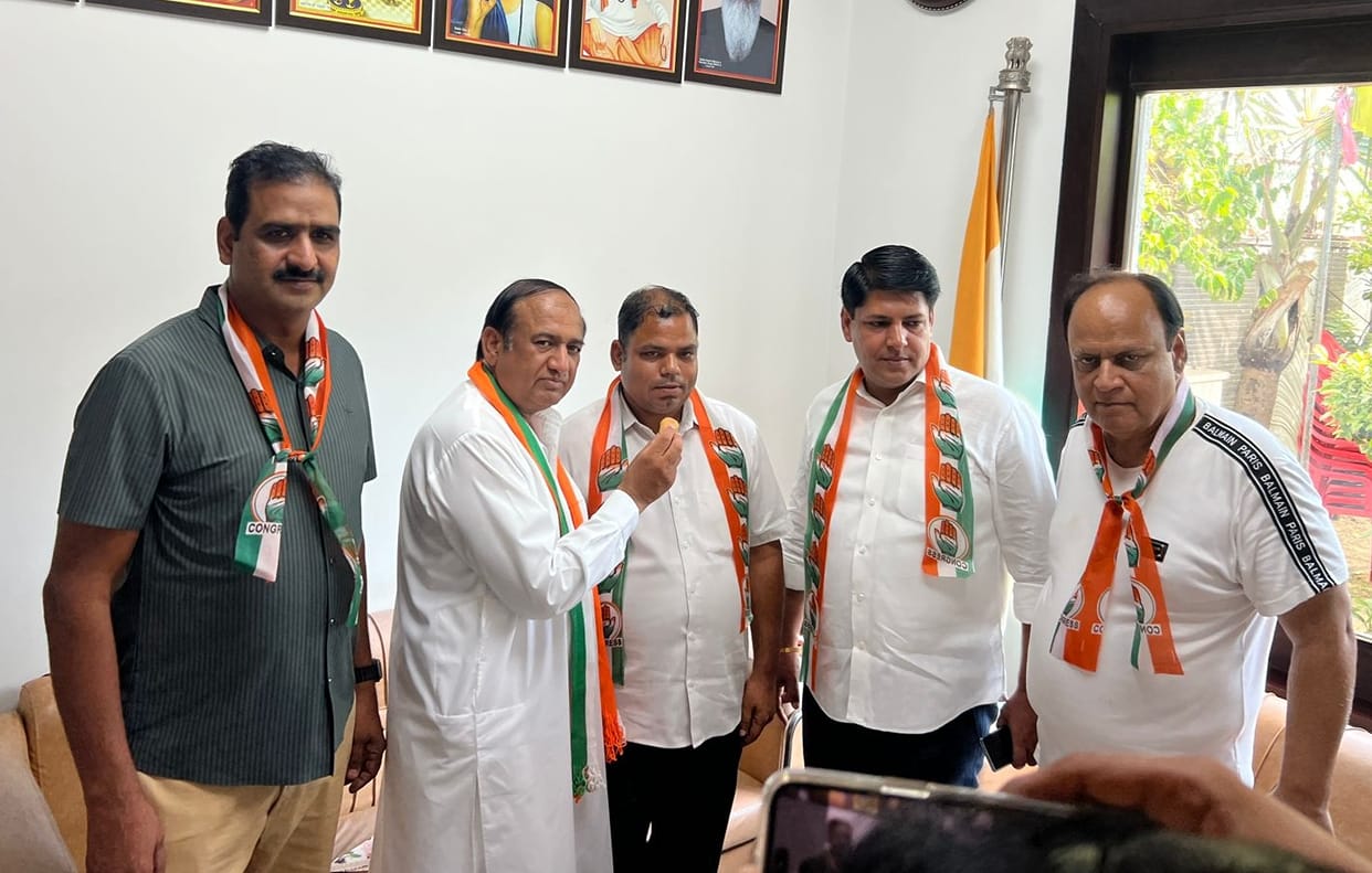 Yesterday he wore a Congress scarf around his neck, today his video with BJP went viral