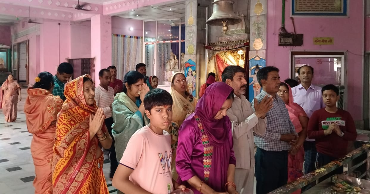Mother's praise echoed in the temples on the first day of Navratri