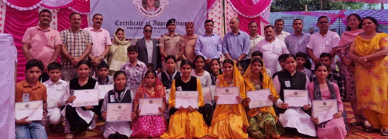 Scholarship worth Rs 3 lakh distributed to 75 students of four schools